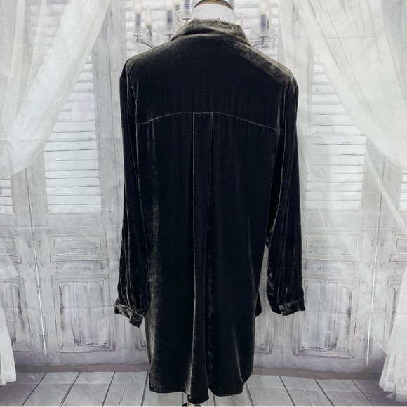 NEW Eileen Fisher Medium Long Sleeve Velvet Shirt Woodland Green Button High Low - Picture 6 of 14